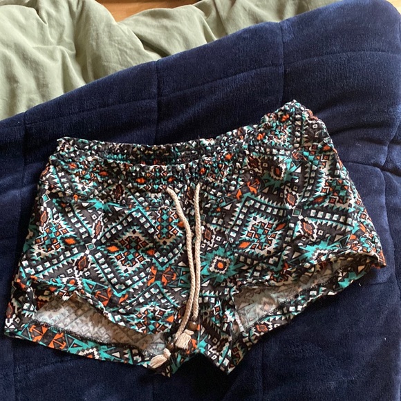 Y2K Aztec Print Shorts - Picture 1 of 4